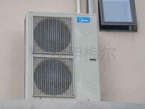 室外機安裝空間散熱良好，不影響維修